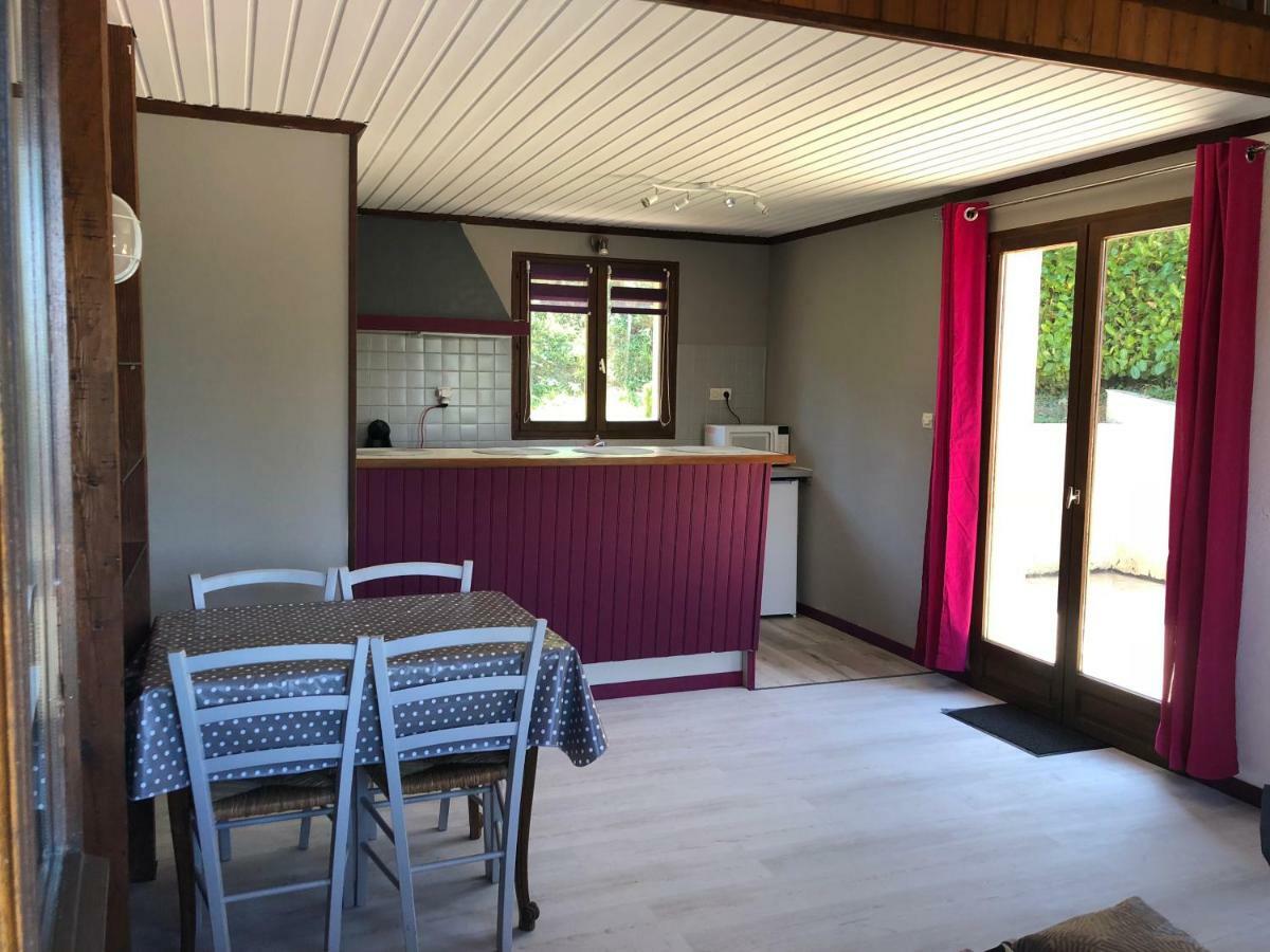 Aux Lettres Du Lavoir La Rivière-Saint-Sauveur Kültér fotó